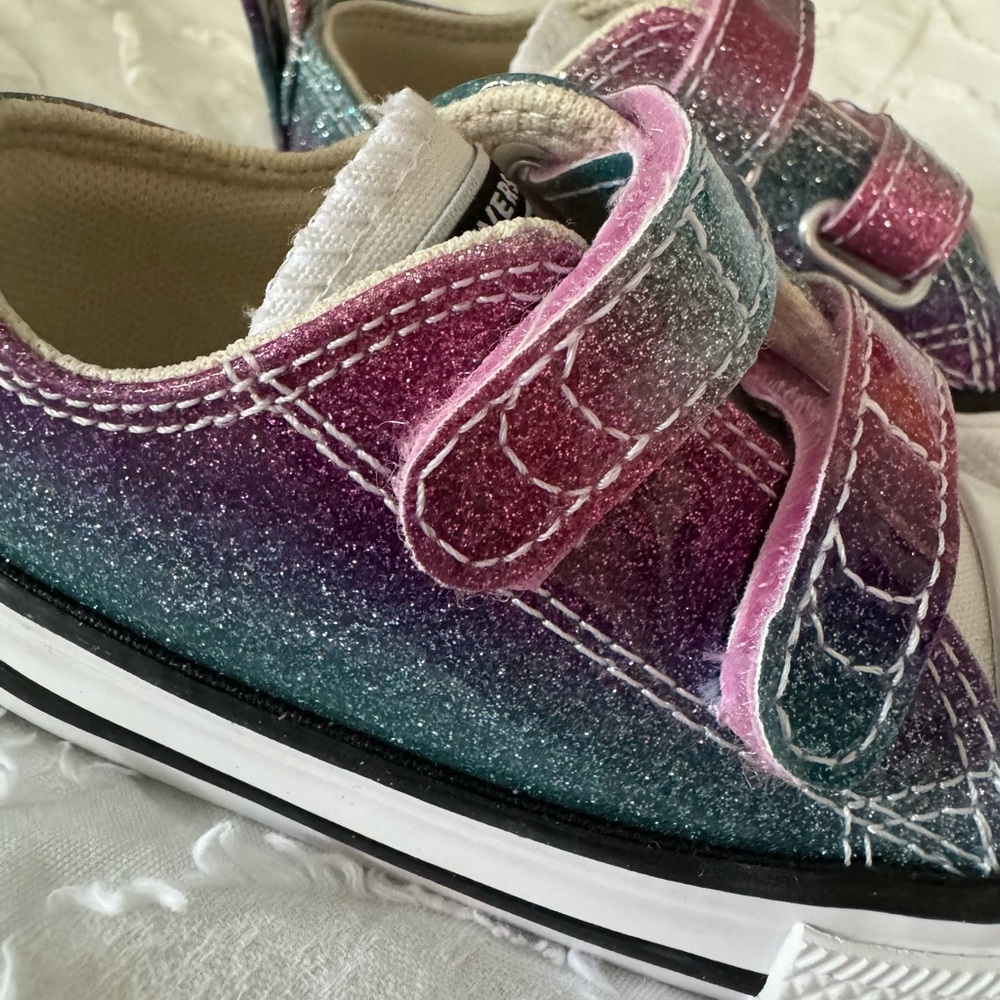 Infant Converse Glitter Drip XO pink purple blue size 4 never been worn - Picture 2 of 7